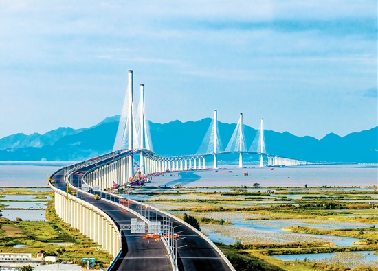 全線完成瀝青鋪裝的黃茅?？绾Ｍǖ缆访鎸崿F“白轉黑”。